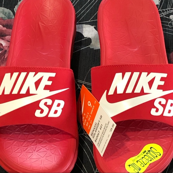 DS NWT NIKE SB RED/WHITE BENASSI SOLARSOFT SLIDES 9 RARE - Picture 2 of 8